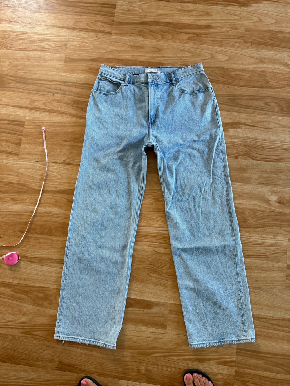 Ladies Abercrombie & Fitch High Rise 90s Relaxed Jeans - Sz 32/14R